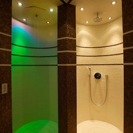 Hotel Modrzewie Park &